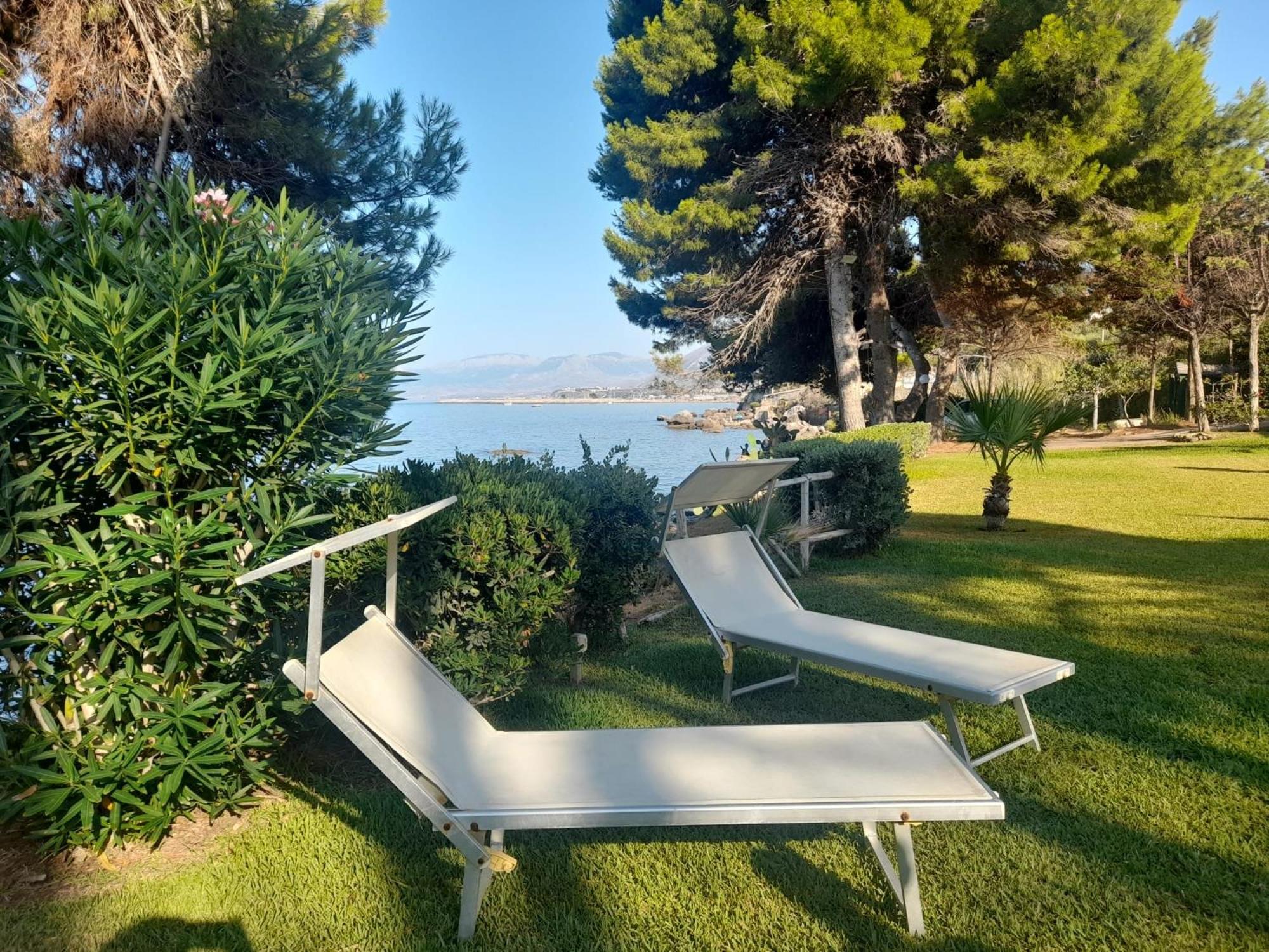 Alle Due Torri, Sulla Roccia A Picco Sul Mare *